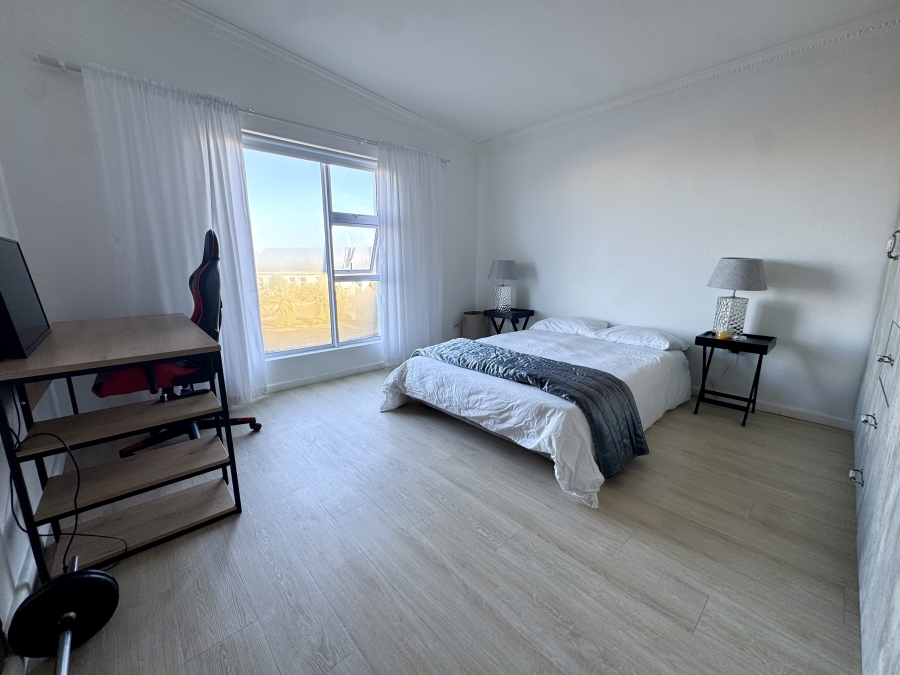 To Let 4 Bedroom Property for Rent in Grotto Bay Western Cape